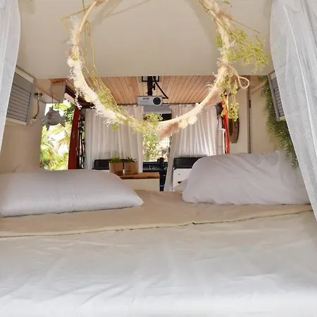 캠프장 Conny, A Mercedes Firefighter Camper