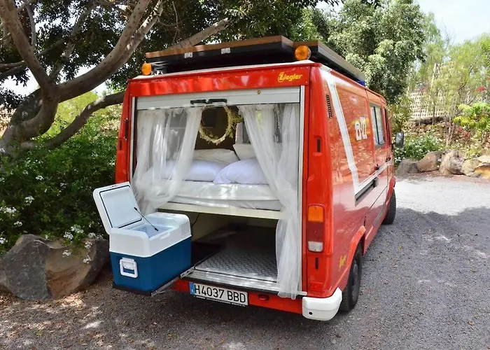 Κάμπινγκ Conny, A Mercedes Firefighter Camper *