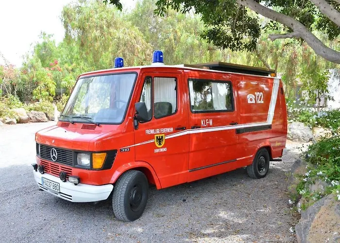 Conny, A Mercedes Firefighter Camper Κάμπινγκ *